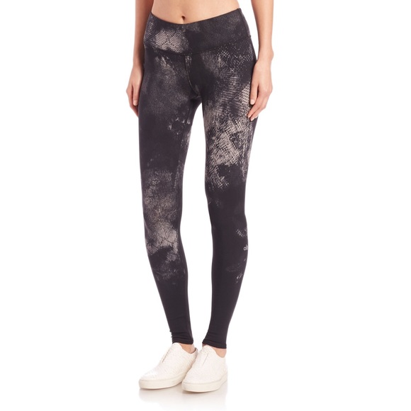 Alo Yoga Black Smoke Airbrush print leggings Med - Picture 14 of 14